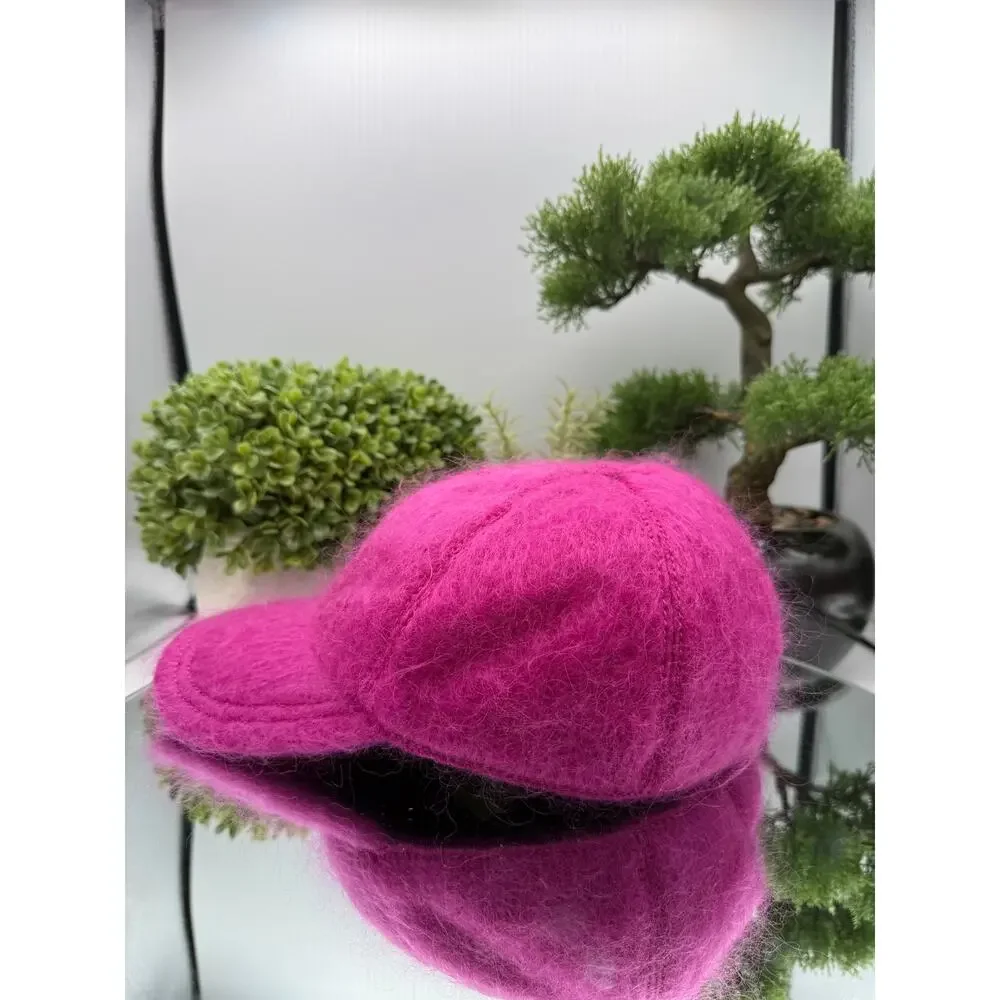 Gucci baseball cap, adjustable, vibrant pink mohair, gold-toned GG logo w/Dusty